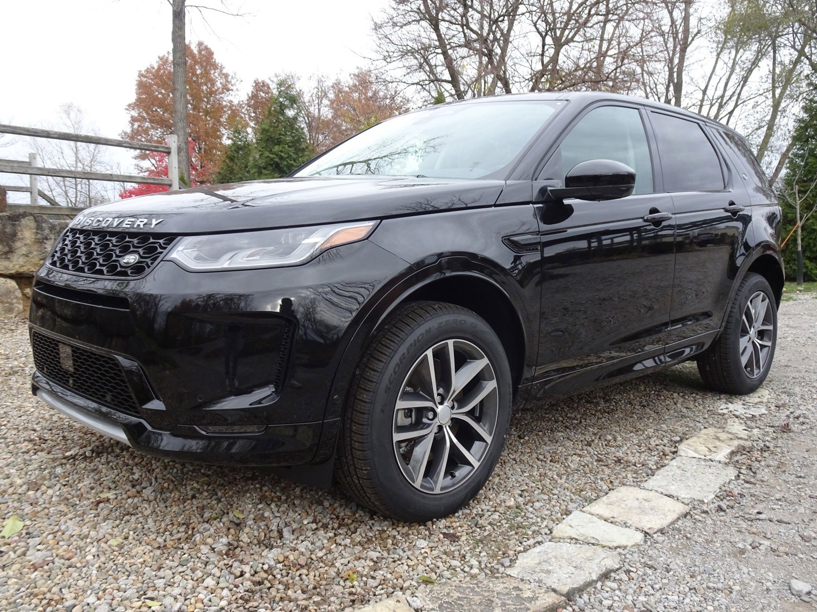 New 2025 Land Rover Discovery Sport S image 2