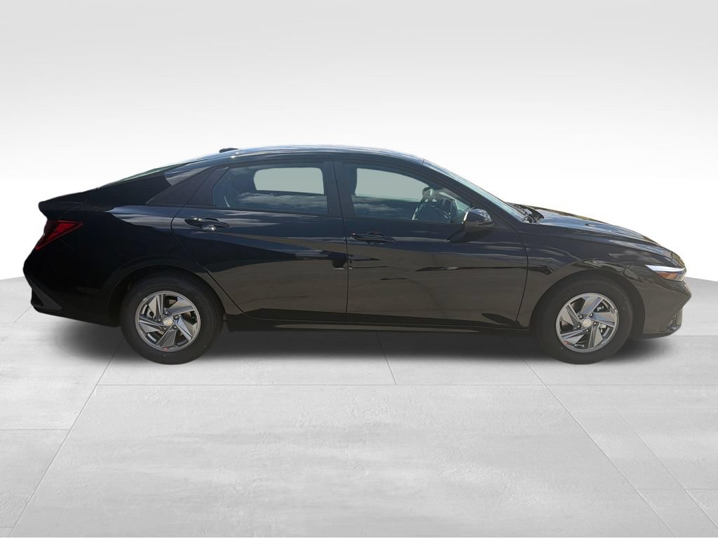 New 2026 Hyundai Elantra SE FWD image 8