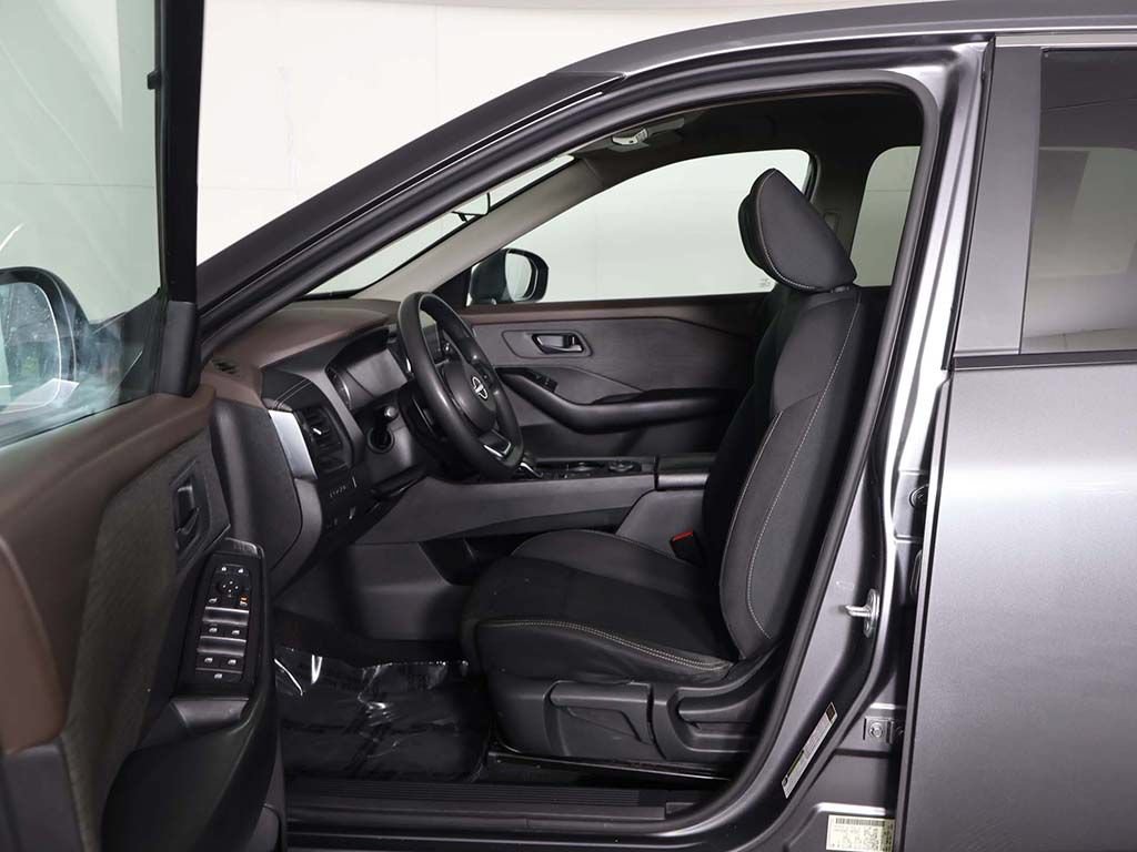 Used 2023 Nissan Rogue S AWD/4WD image 33