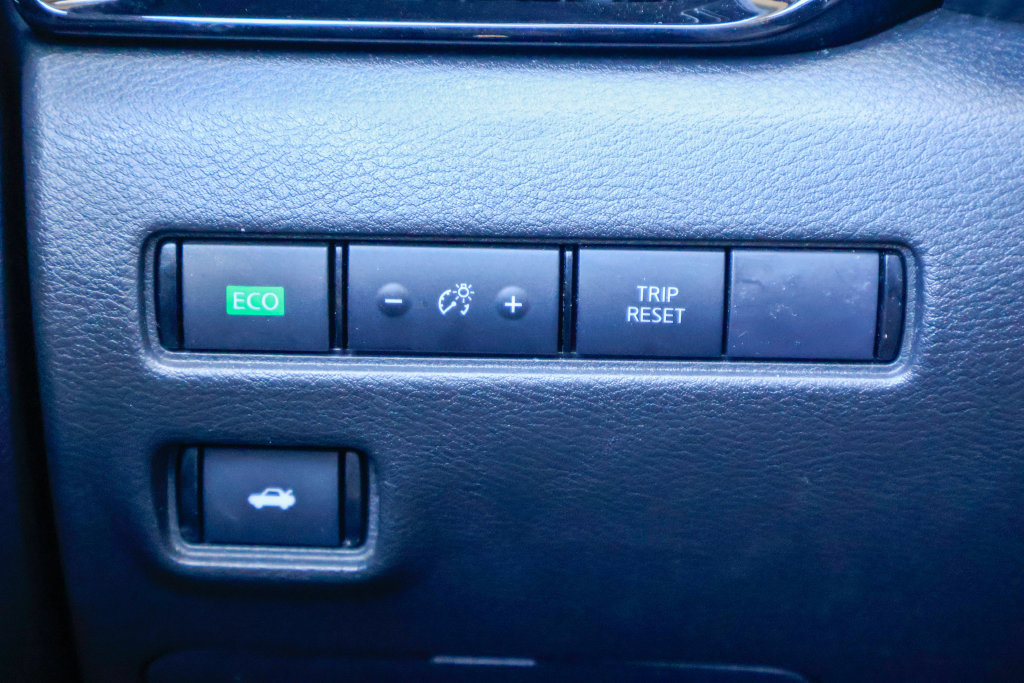 Used 2025 Nissan Sentra SV FWD image 17
