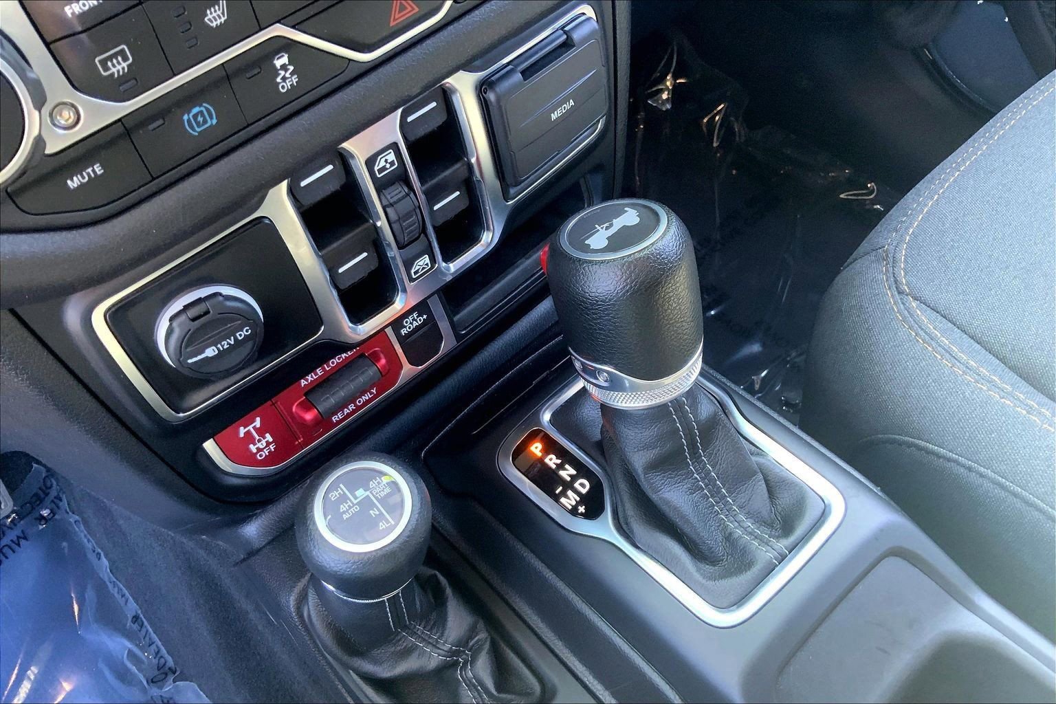 Used 2024 Jeep Wrangler Unlimited AWD/4WD image 16