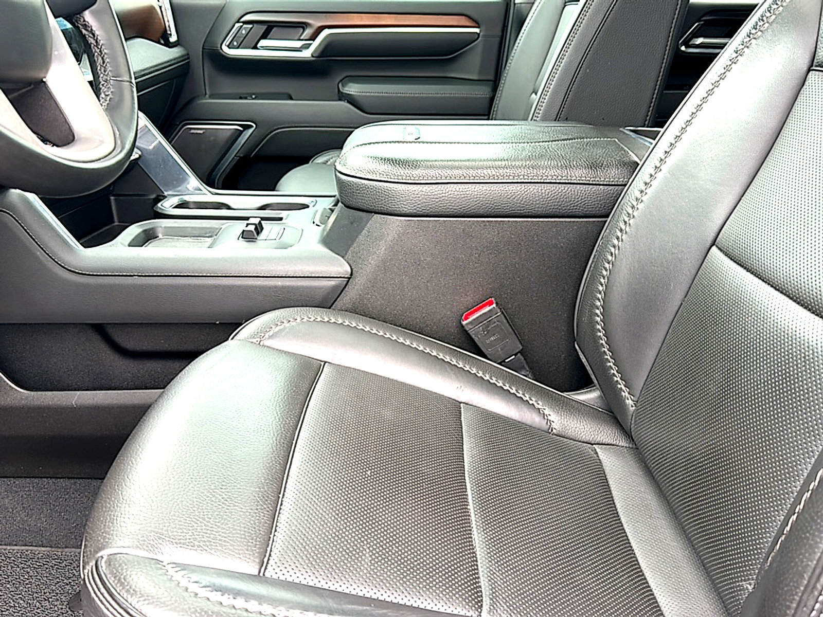 Used 2024 GMC Sierra 2500 Denali AWD/4WD image 14