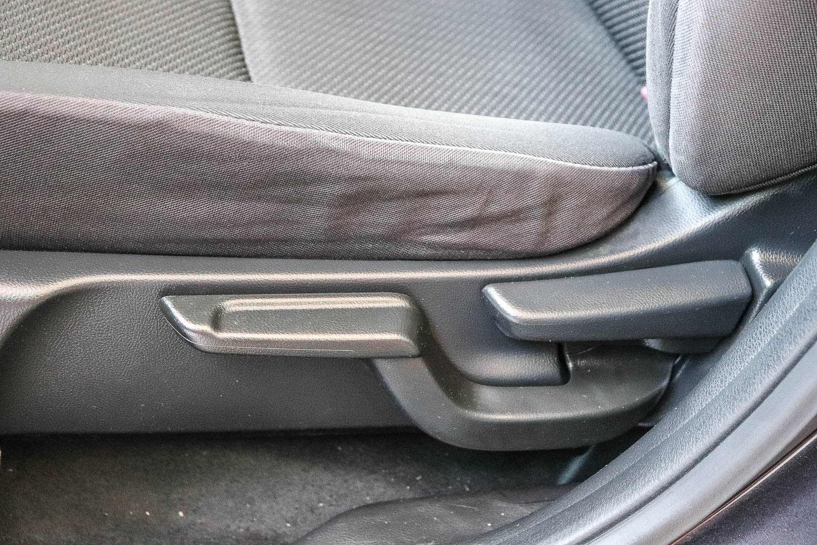 Used 2017 Honda HR-V LX image 25