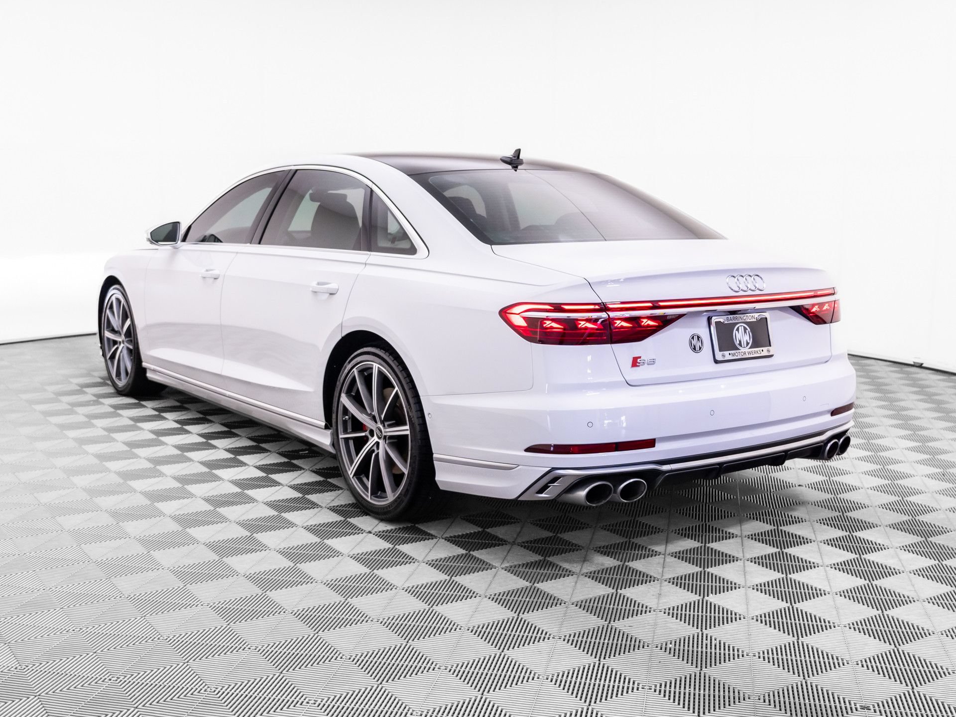 Used 2022 Audi S8 AWD/4WD image 3