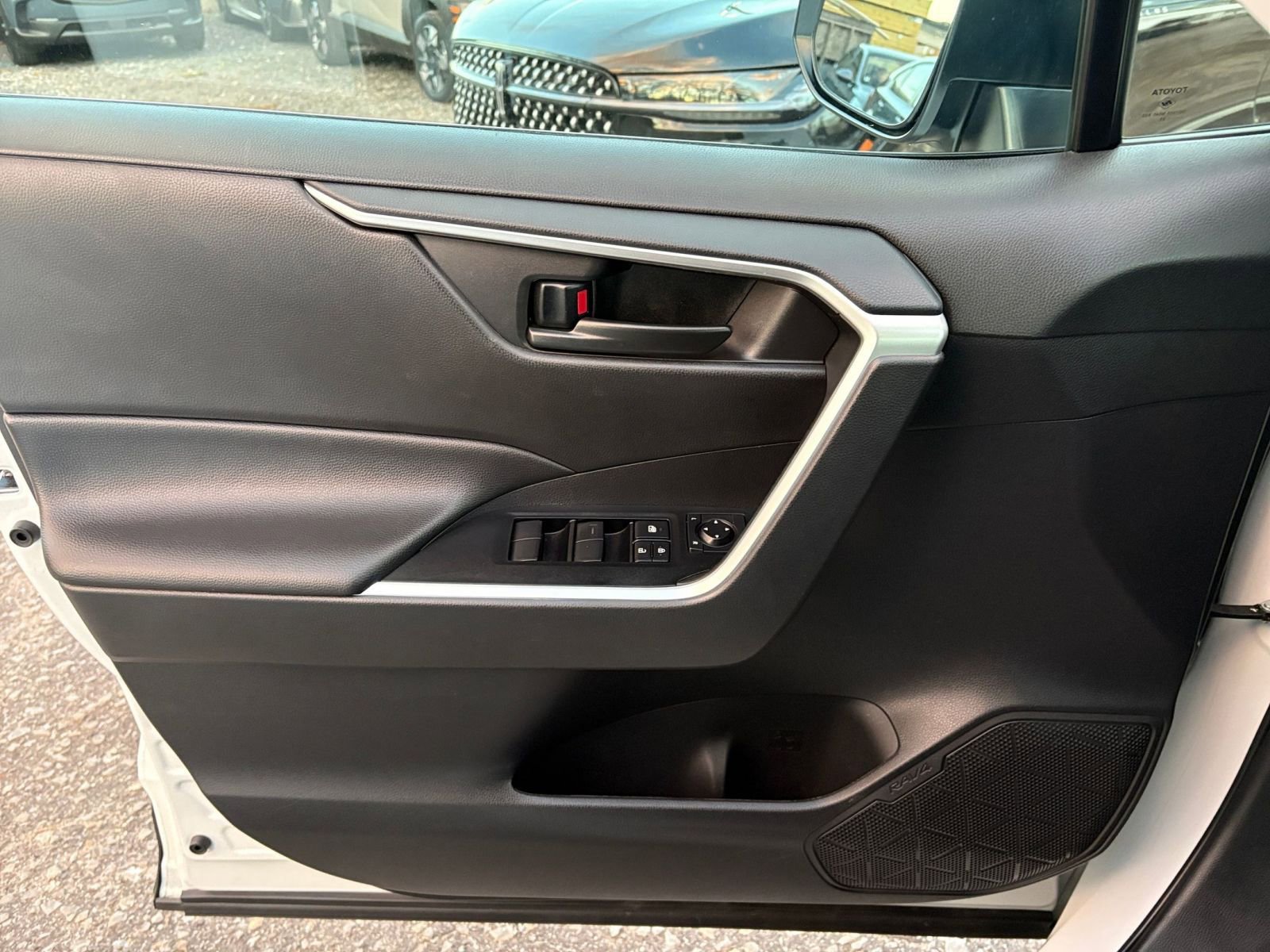 Used 2025 Toyota RAV4 LE image 20