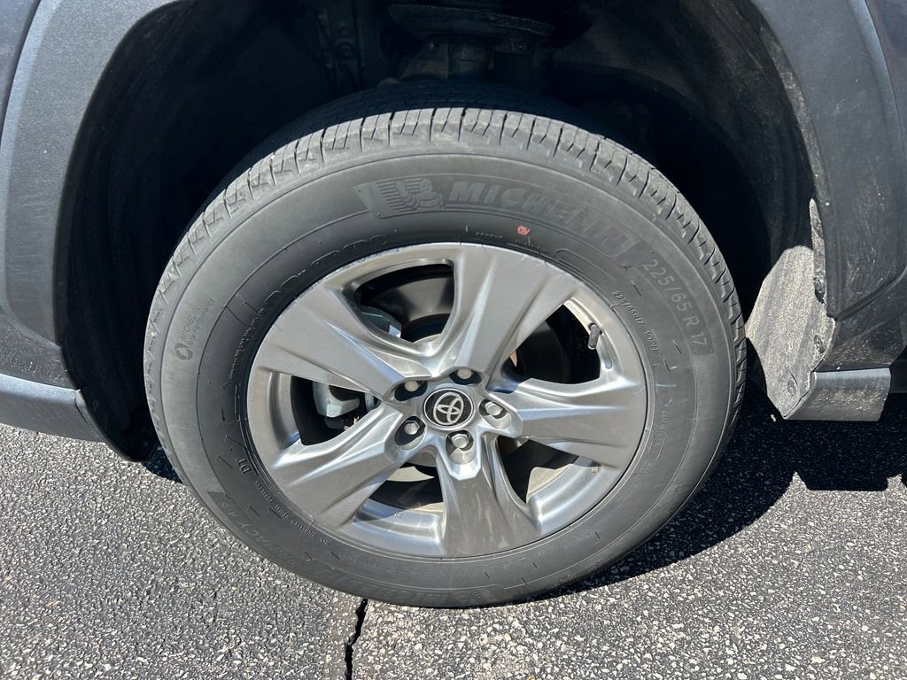 Certified 2025 Toyota RAV4 XLE AWD/4WD image 26