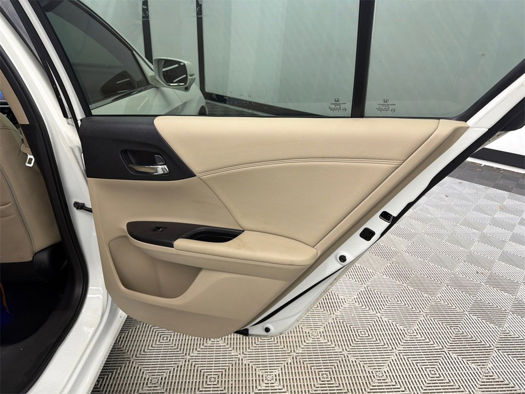 Used 2017 Honda Accord EX image 17