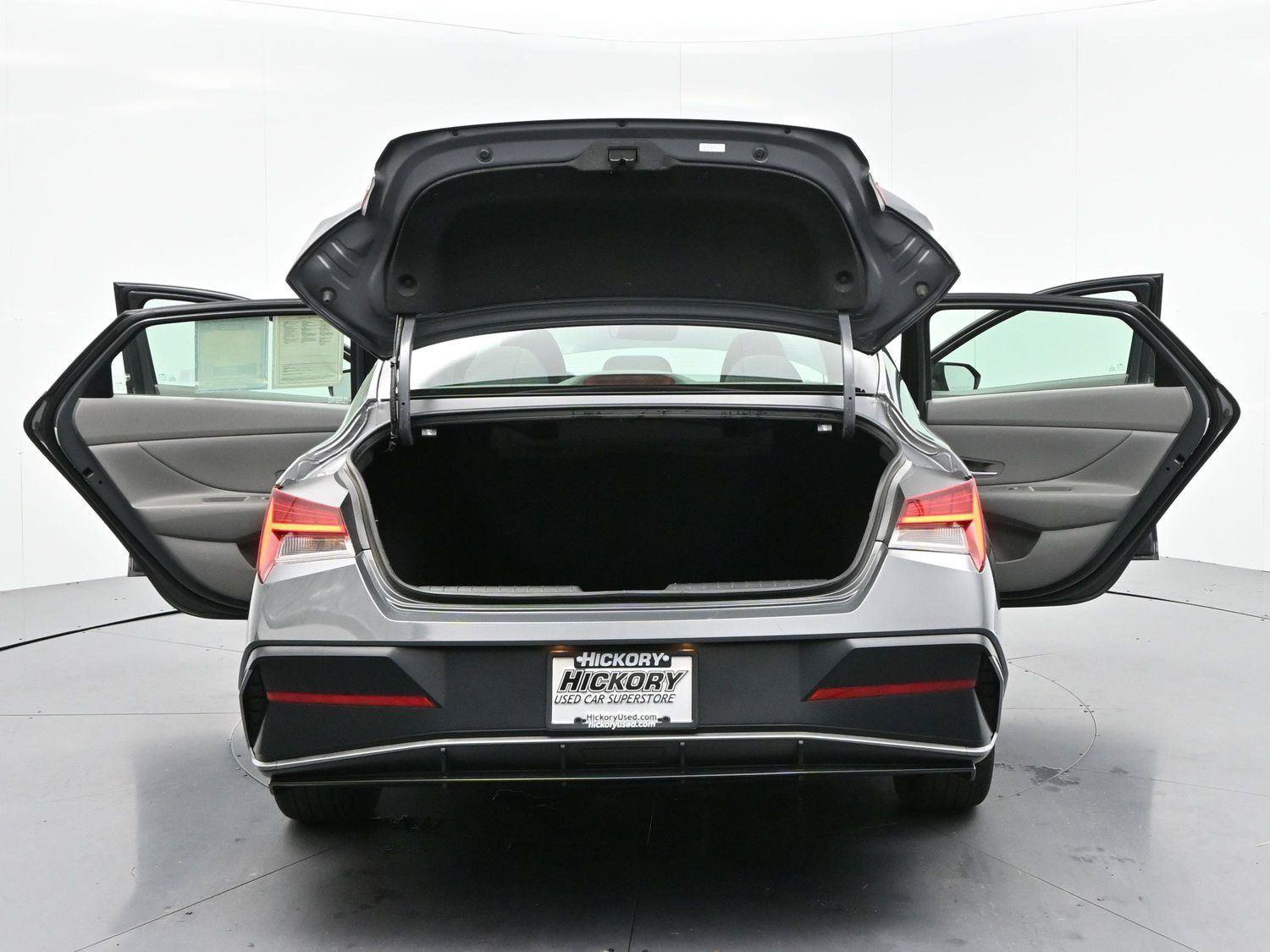 Used 2024 Hyundai Elantra SEL w/ Convenience Package FWD image 44