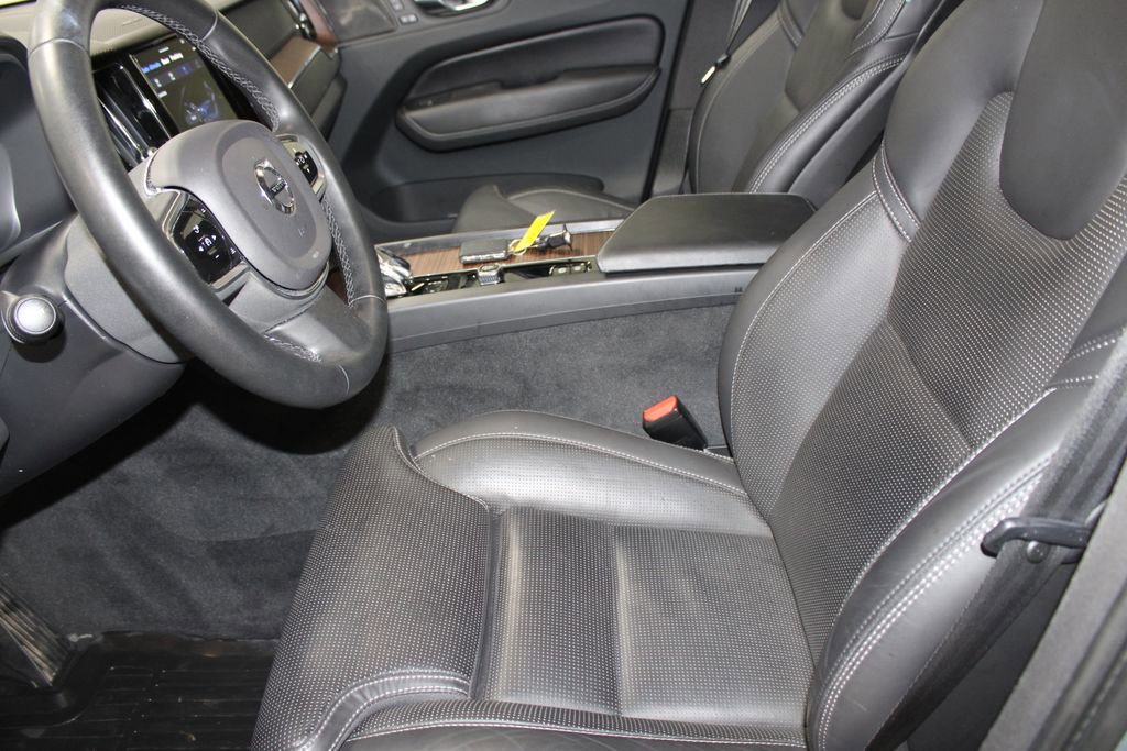 Used 2023 Volvo XC60 B6 Ultimate image 12