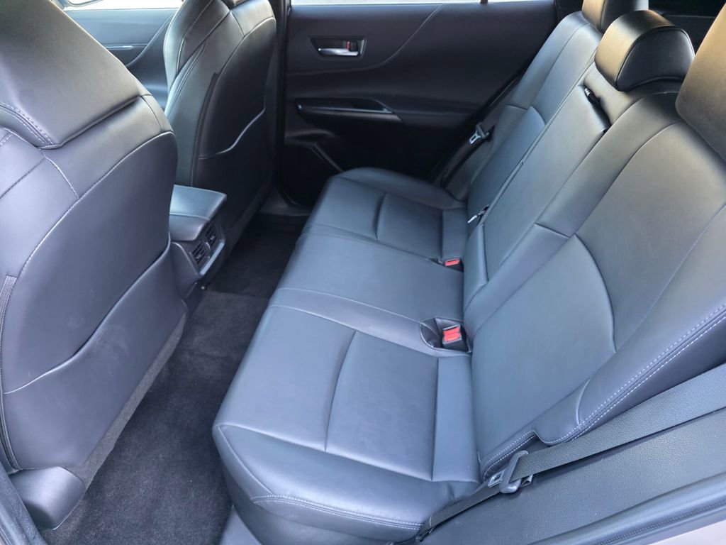 Used 2022 Toyota Venza XLE image 13