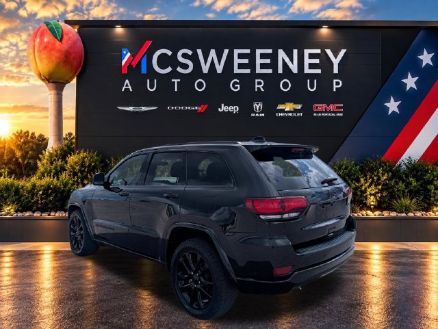 Used 2021 Jeep Grand Cherokee Laredo X RWD image 3