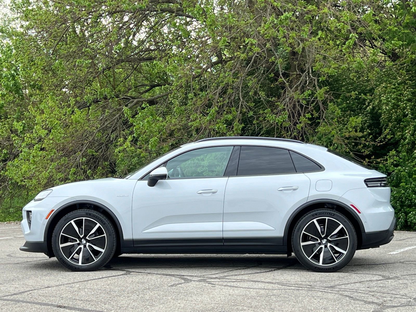New 2026 Porsche Macan 4 Electric AWD/4WD image 2
