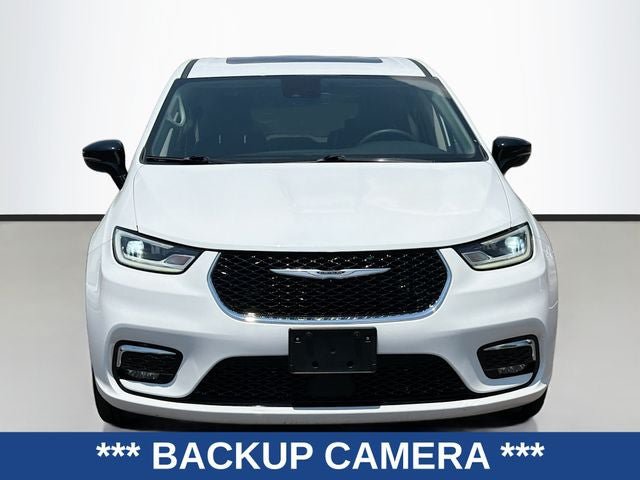 Used 2024 Chrysler Pacifica Limited FWD image 3