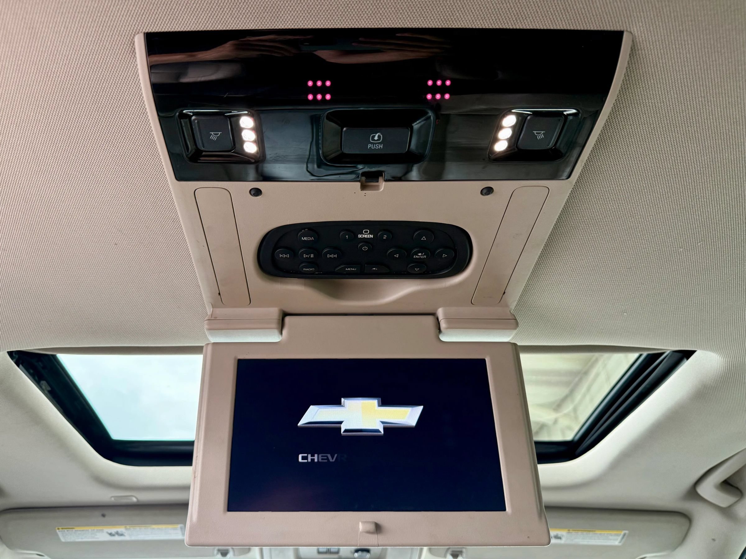 Used 2020 Chevrolet Suburban Premier AWD/4WD image 33