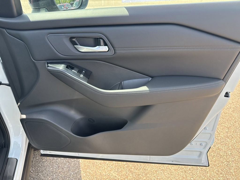 New 2026 Nissan Rogue Dark Armor AWD/4WD image 24
