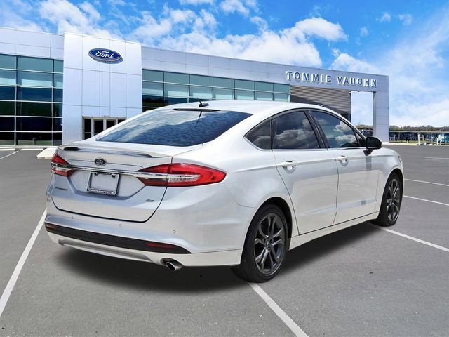 Used 2018 Ford Fusion SE w/ Equipment Group 201A FWD image 4