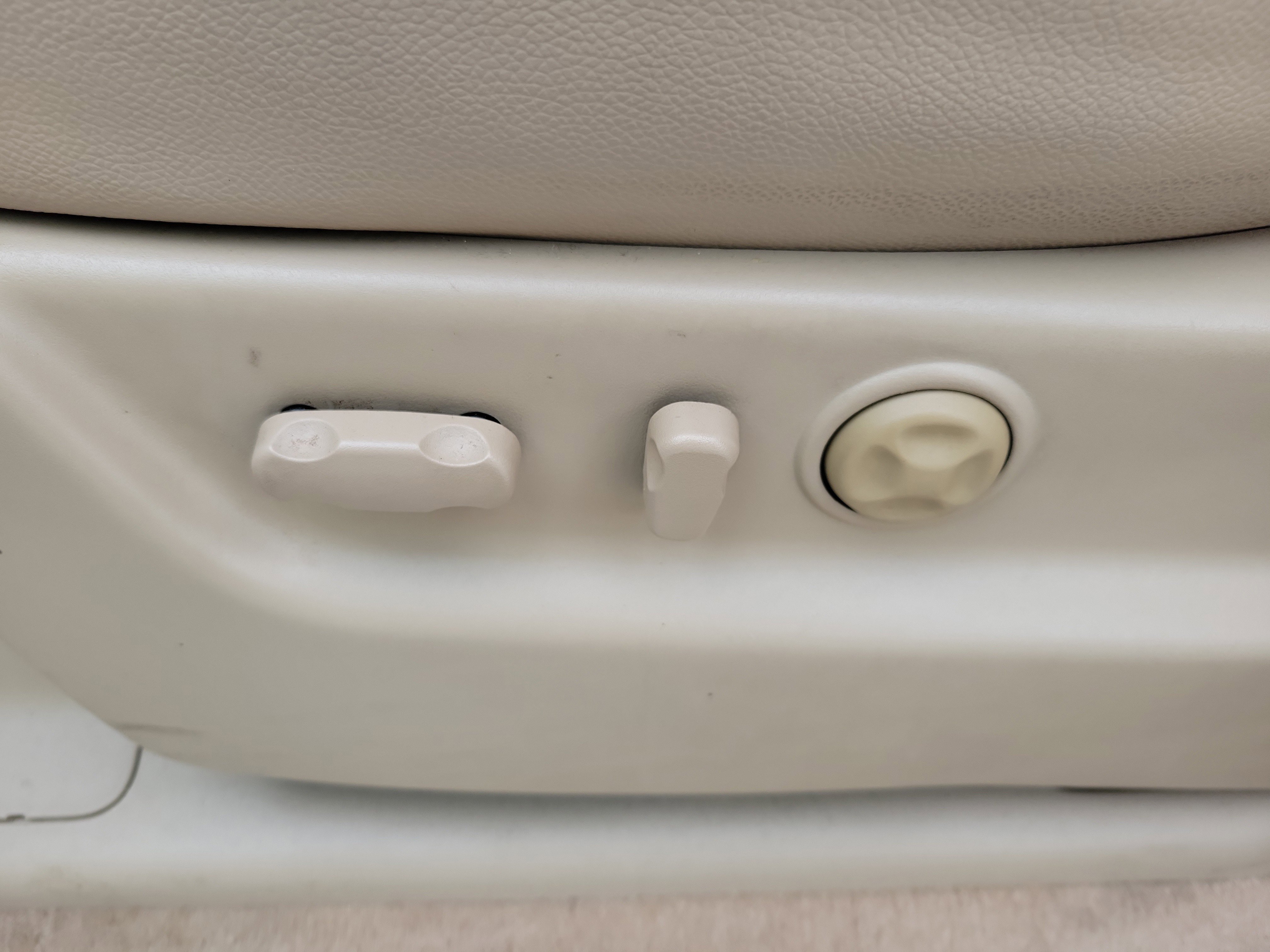 Used 2008 GMC Yukon SLT w/ SLT Preferred Equipment Group image 16