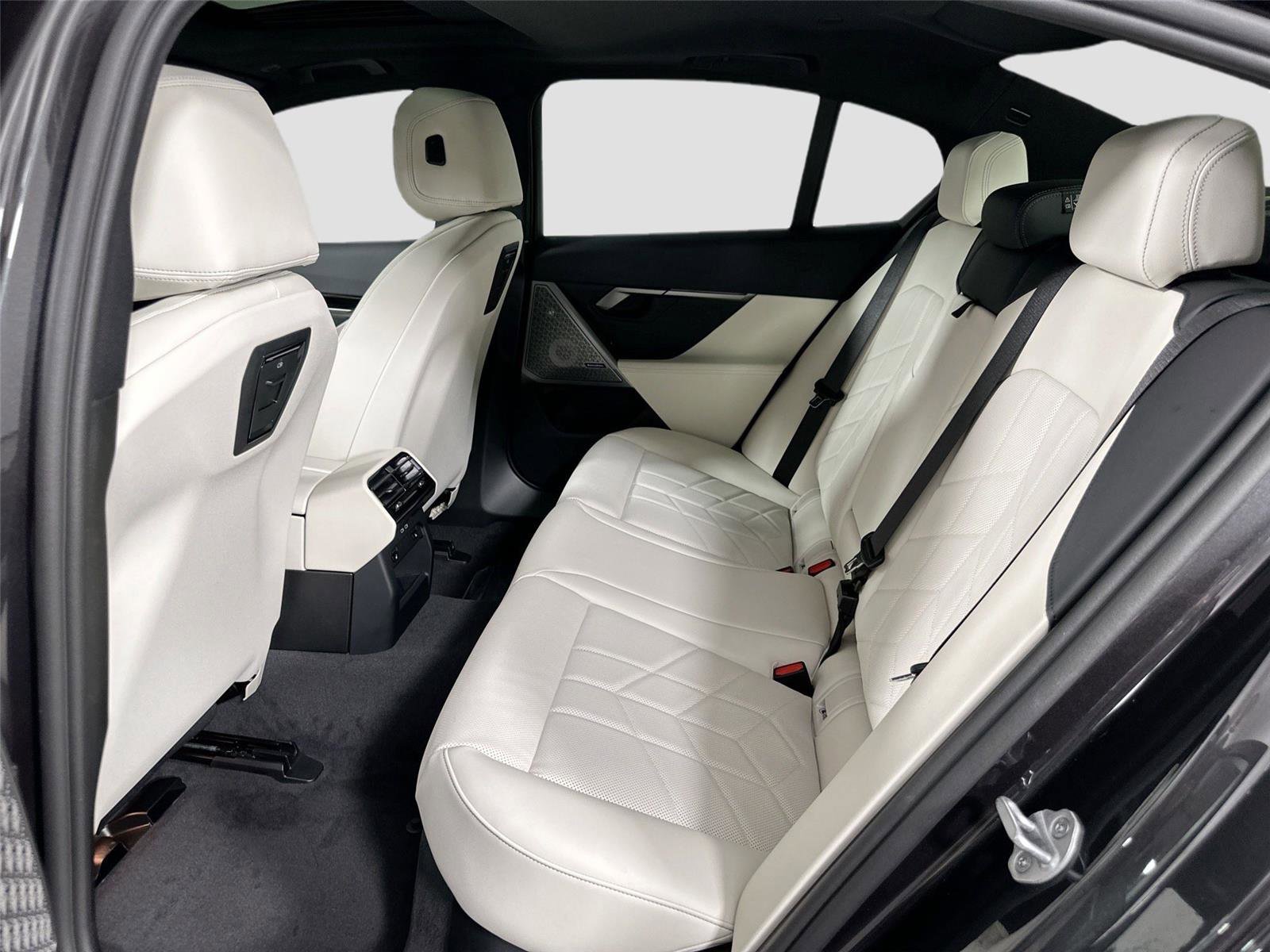 Certified 2026 BMW 530i RWD image 24