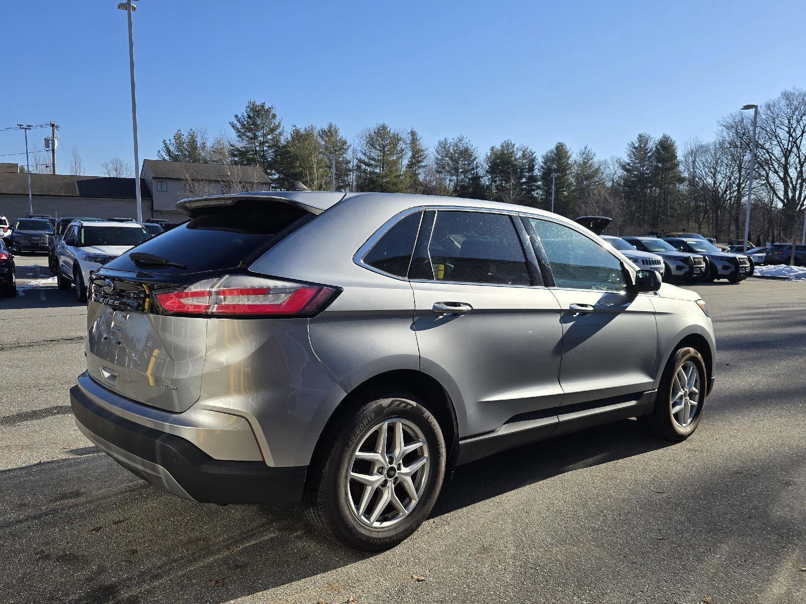 Used 2023 Ford Edge SEL image 3