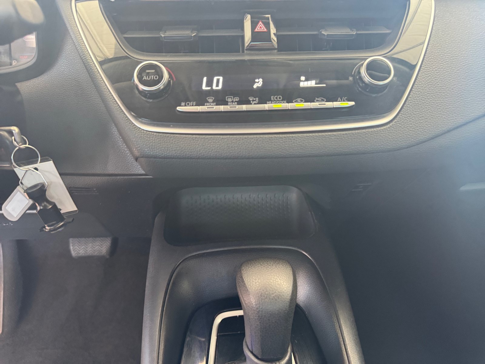 Used 2020 Toyota Corolla LE w/ Carpet Mat Package (TMS) FWD image 19