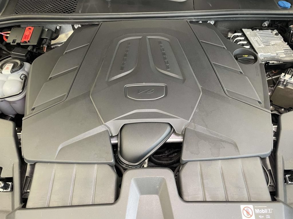 Certified 2025 Porsche Cayenne AWD/4WD image 24