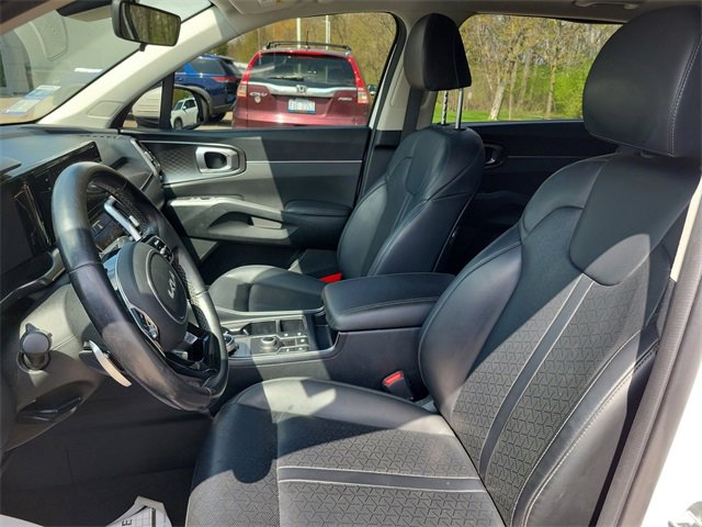 Used 2022 Kia Sorento EX w/ Panoramic Sunroof Package image 5