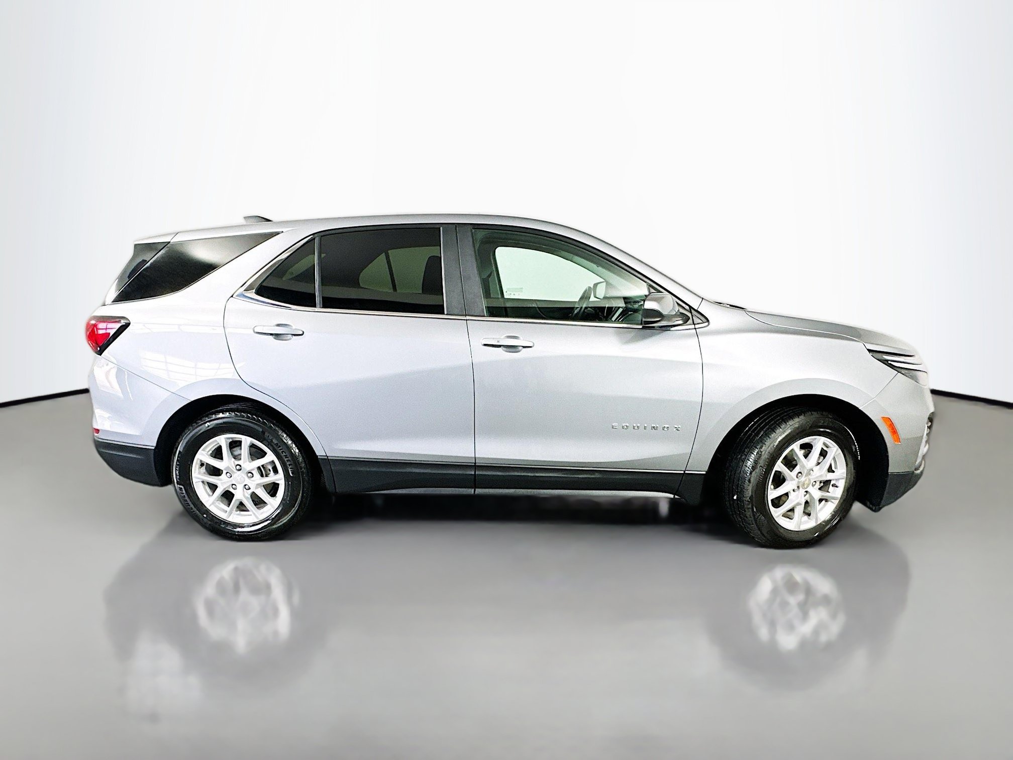 Used 2024 Chevrolet Equinox LT FWD image 8