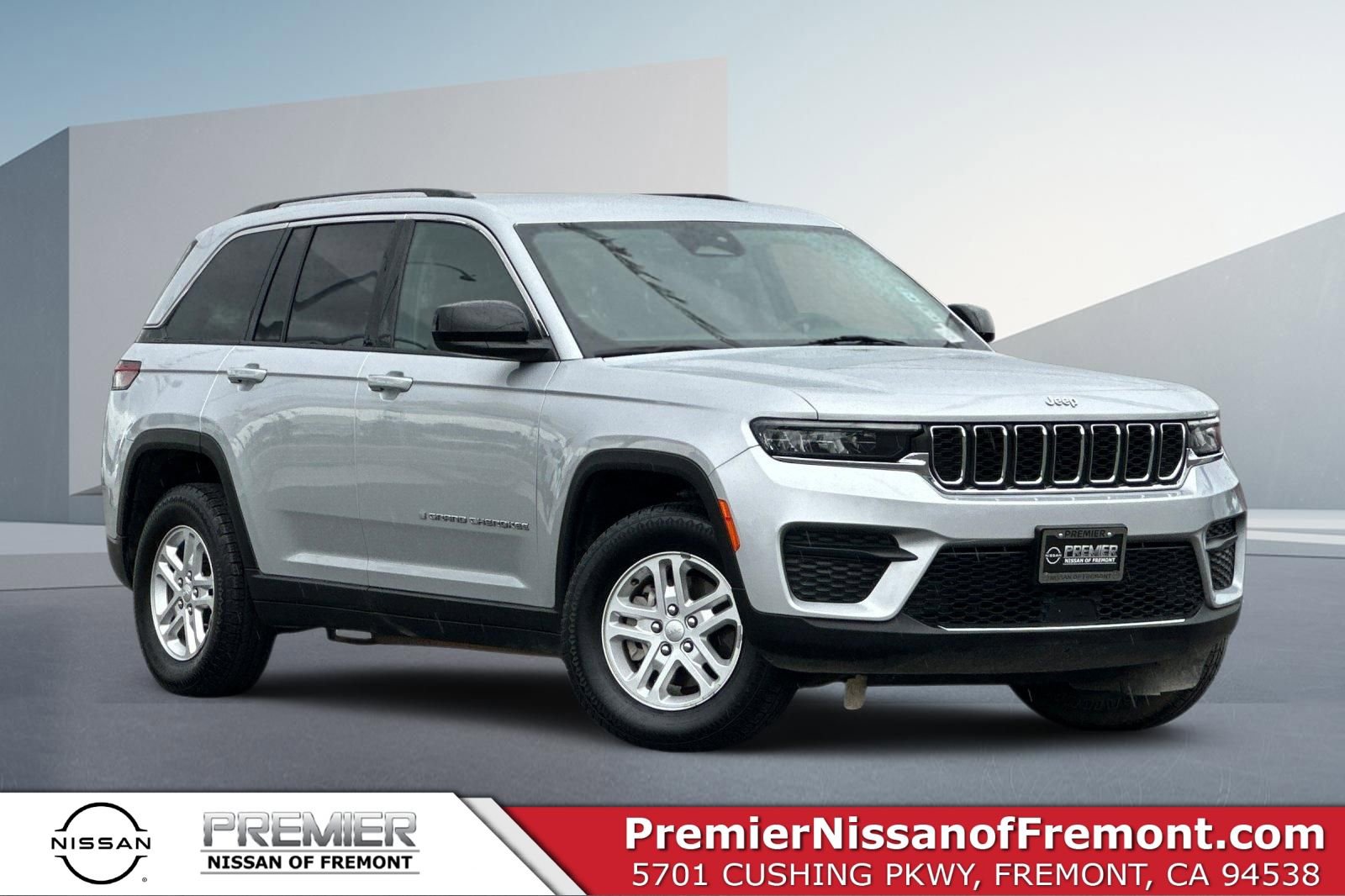 Used 2024 Jeep Grand Cherokee Laredo