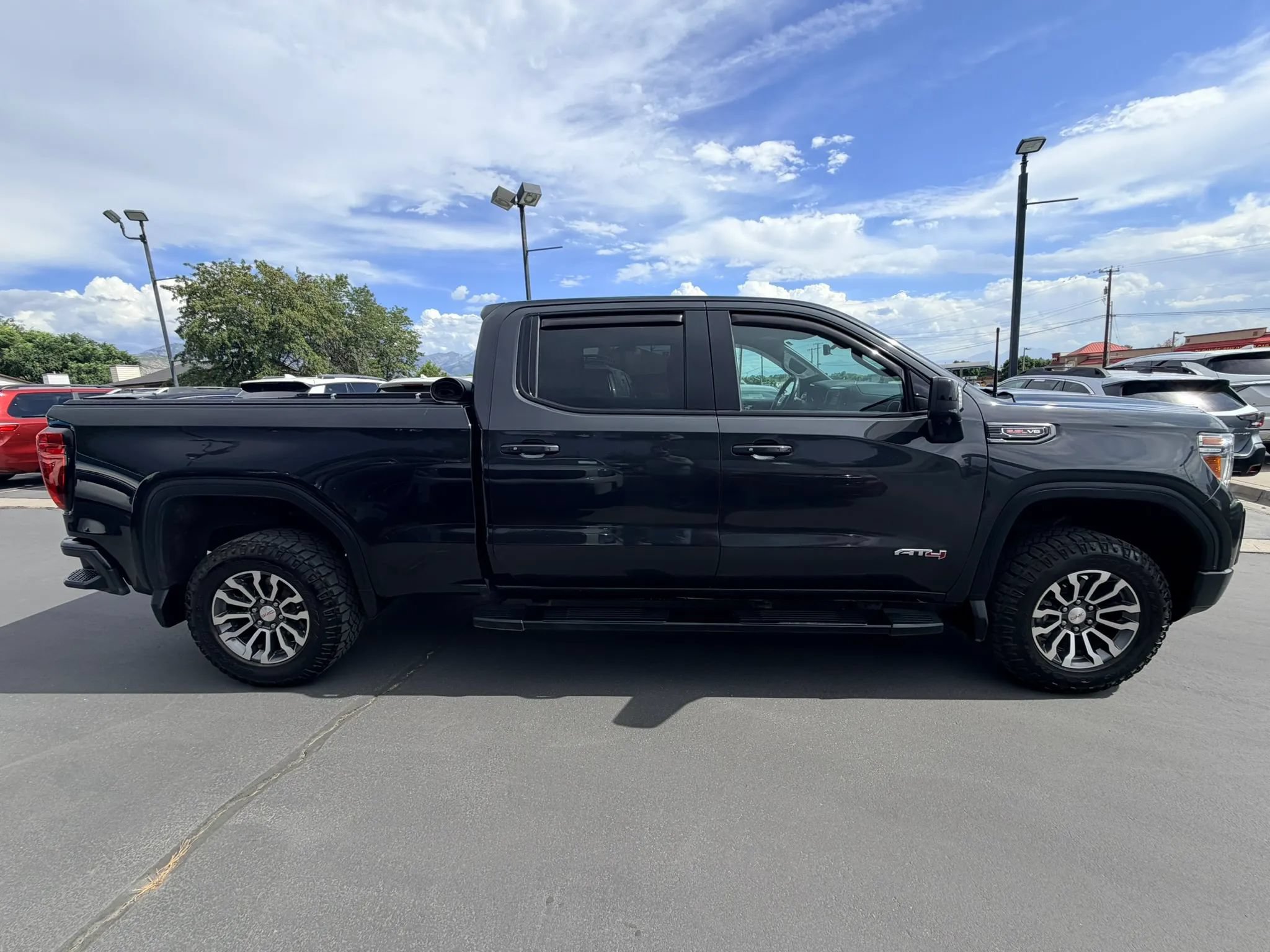 Used 2020 GMC Sierra 1500 AT4 w/ AT4 Premium Package AWD/4WD image 3