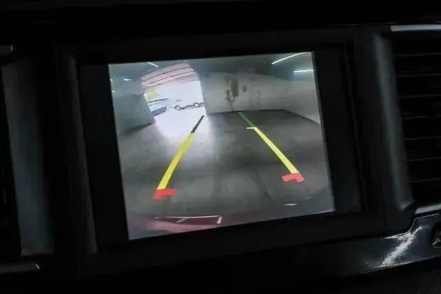 Used 2018 Chrysler Pacifica Touring Plus w/ Tire & Wheel Group FWD image 26