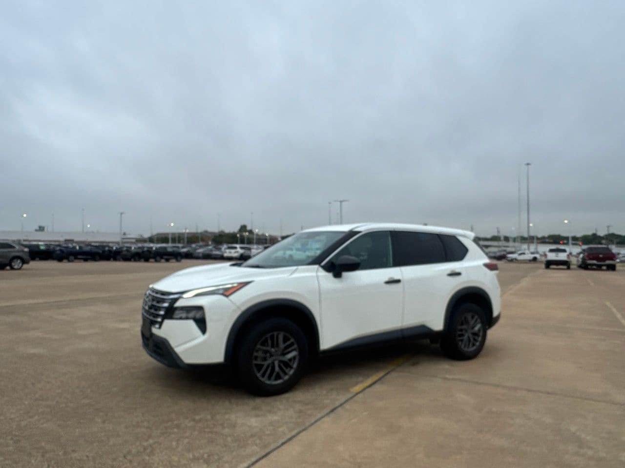 Used 2024 Nissan Rogue S AWD/4WD image 11