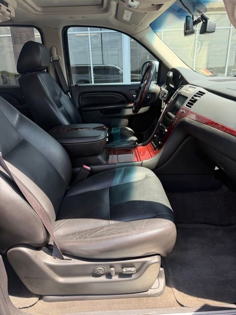 Used 2010 Cadillac Escalade ESV Premium AWD/4WD image 19