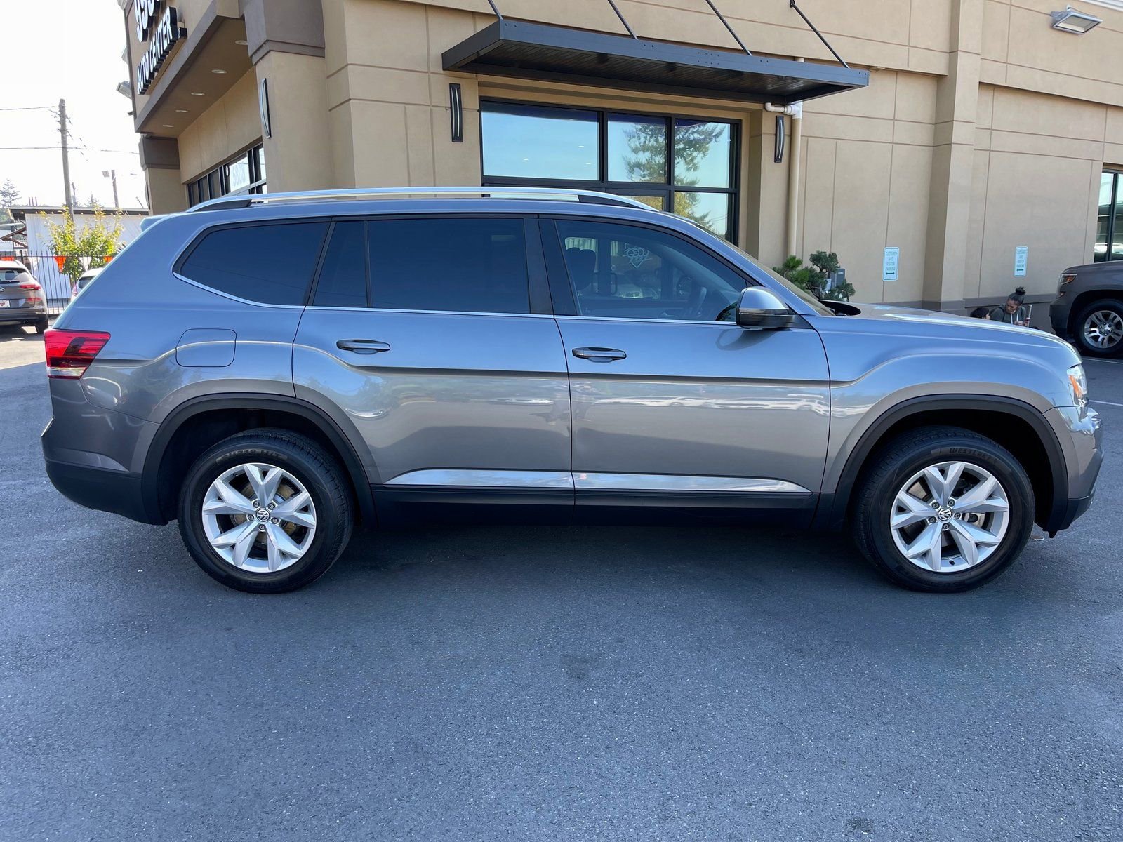 Used 2018 Volkswagen Atlas Launch Edition image 8