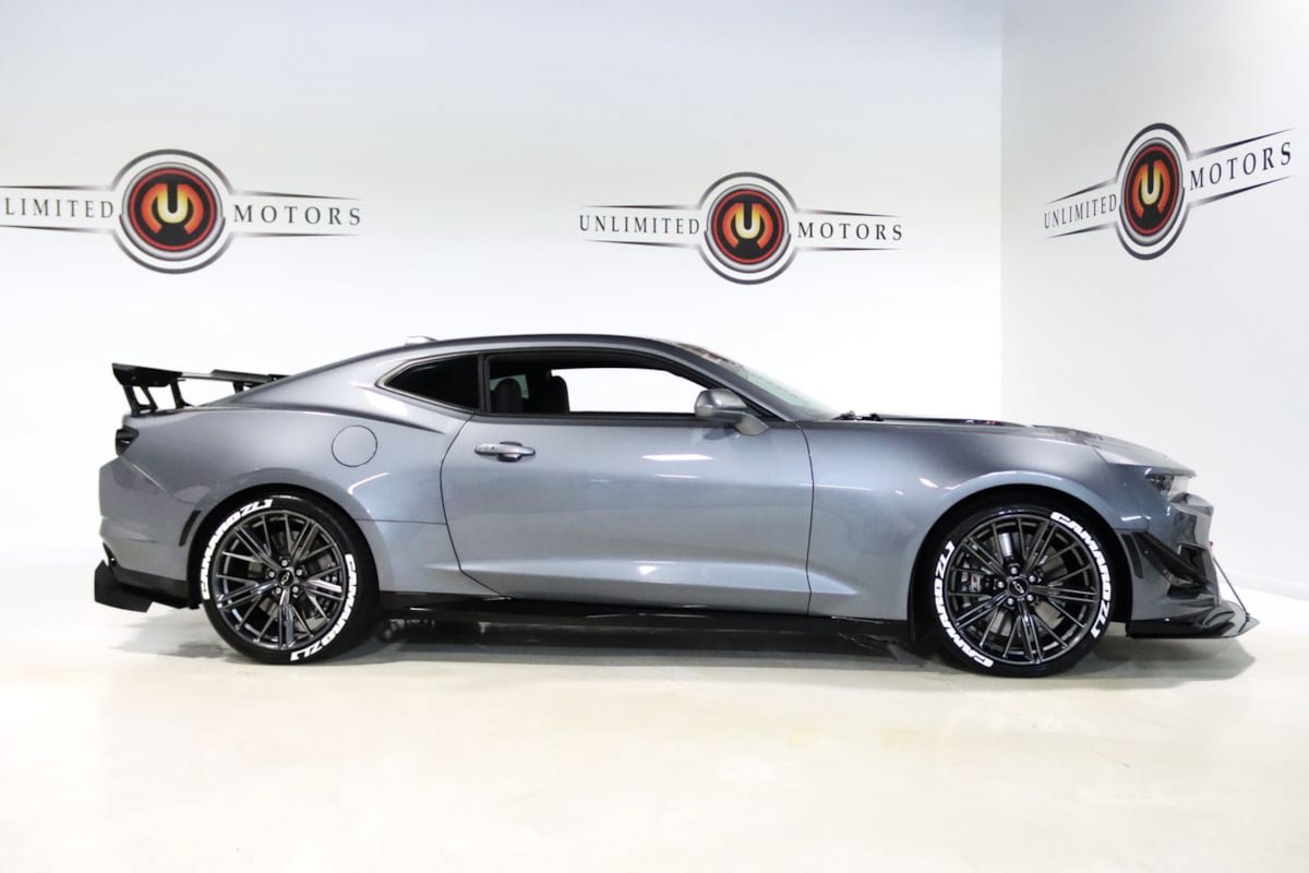 Used 2022 Chevrolet Camaro ZL1 RWD image 5