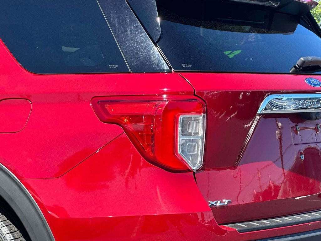 Used 2020 Ford Explorer XLT w/ Equipment Group 202A AWD/4WD image 8