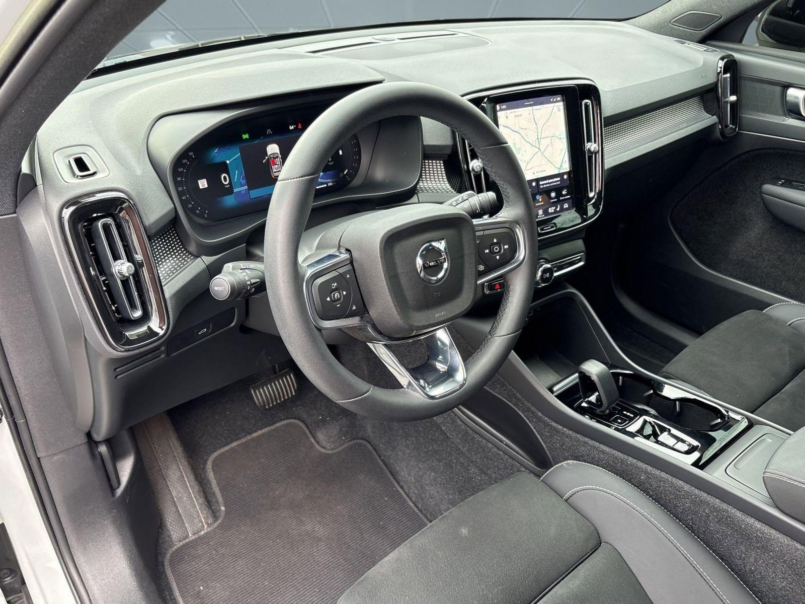 Certified 2023 Volvo XC40 B5 Plus w/ Climate Package image 4