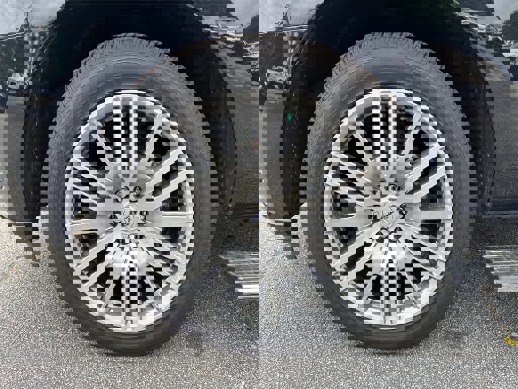 New 2023 Ford Expedition Platinum image 9