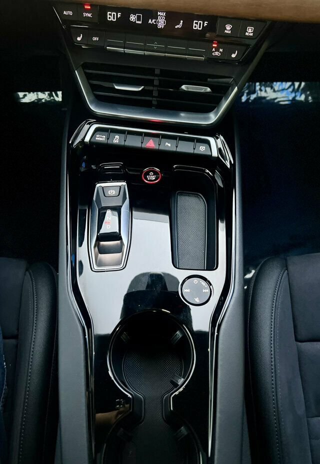 Used 2023 Audi e-tron GT Premium Plus AWD/4WD image 32