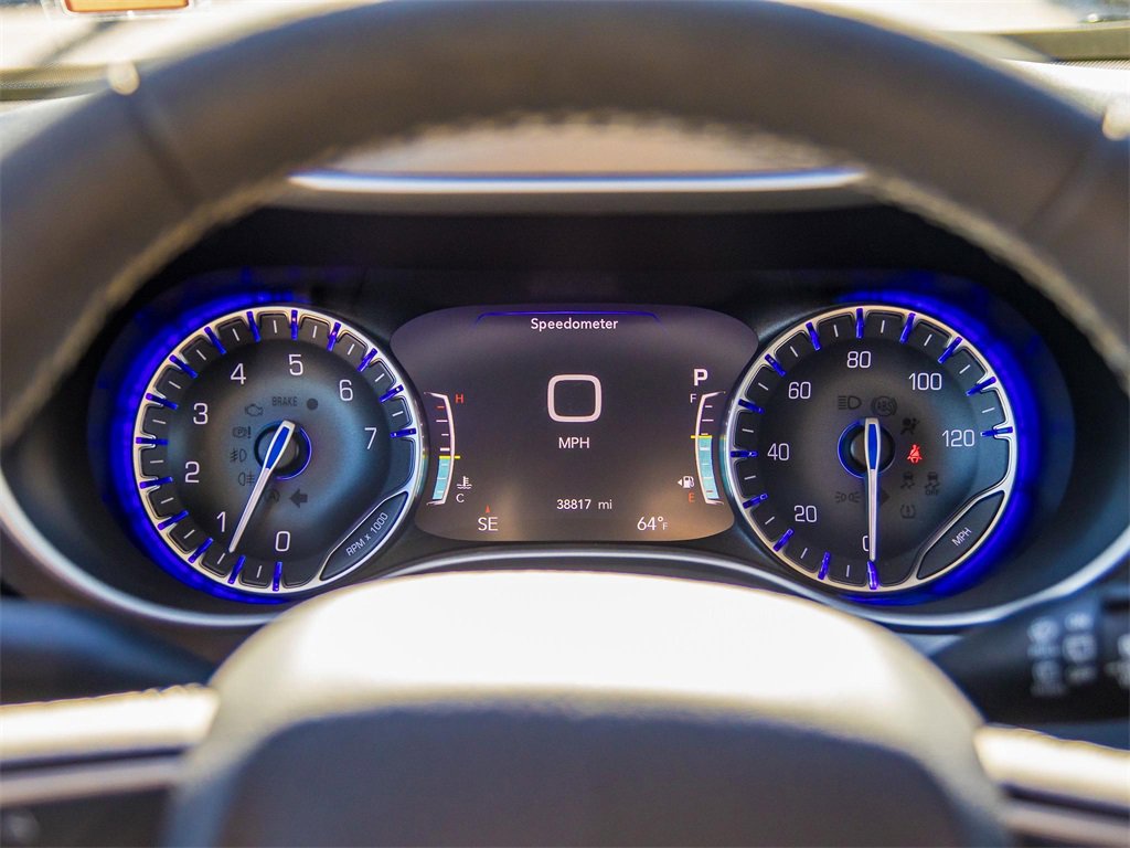 Used 2022 Chrysler Pacifica Touring-L image 34