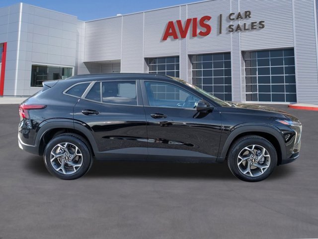 Used 2025 Chevrolet Trax LT w/ LT Convenience Package image 5