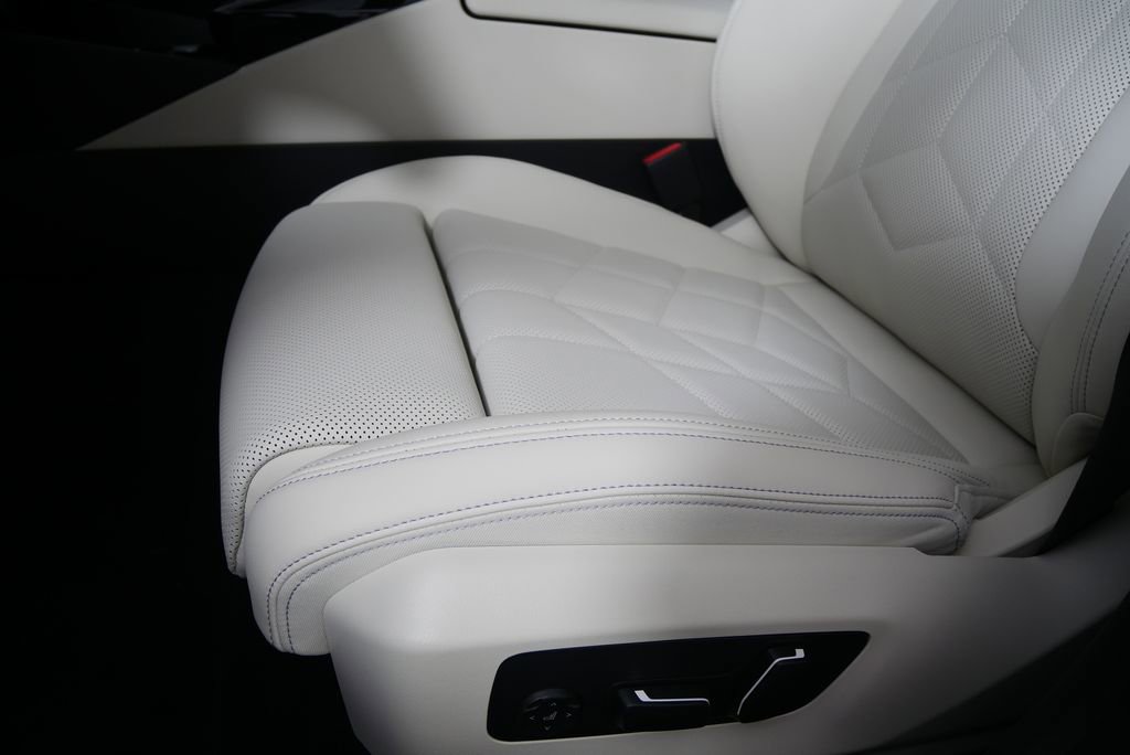 Used 2026 BMW 530i xDrive w/ M Sport Package AWD/4WD image 9