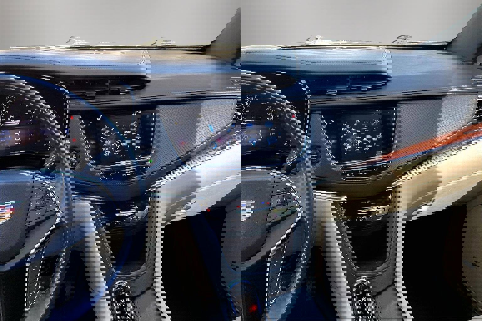 Used 2017 Cadillac XT5 Luxury w/ Driver Awareness Package image 9