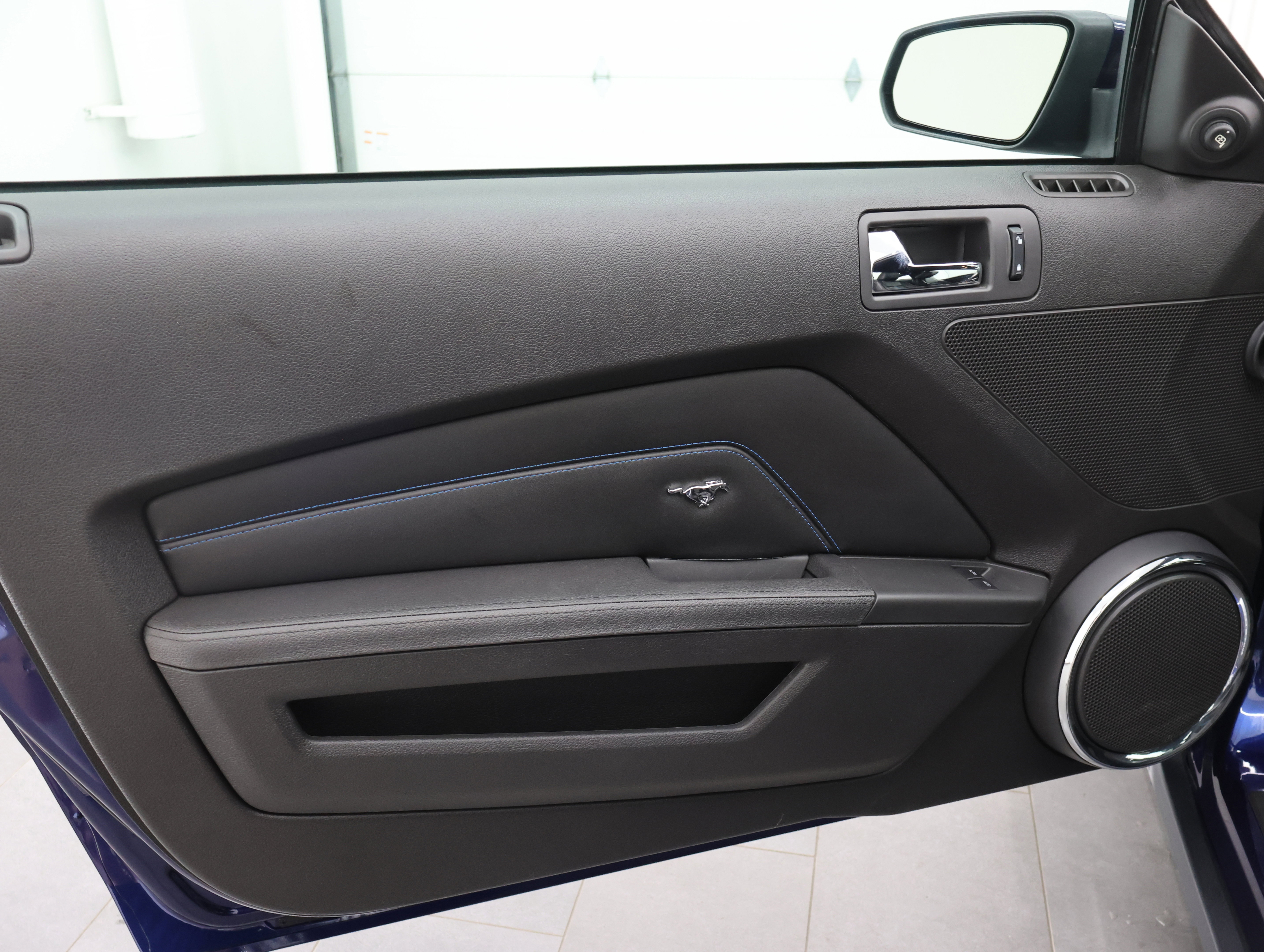 Used 2010 Ford Mustang GT Premium RWD image 34