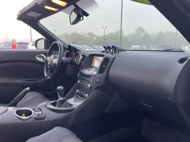 Used 2017 Nissan 370Z Touring Sport RWD image 31