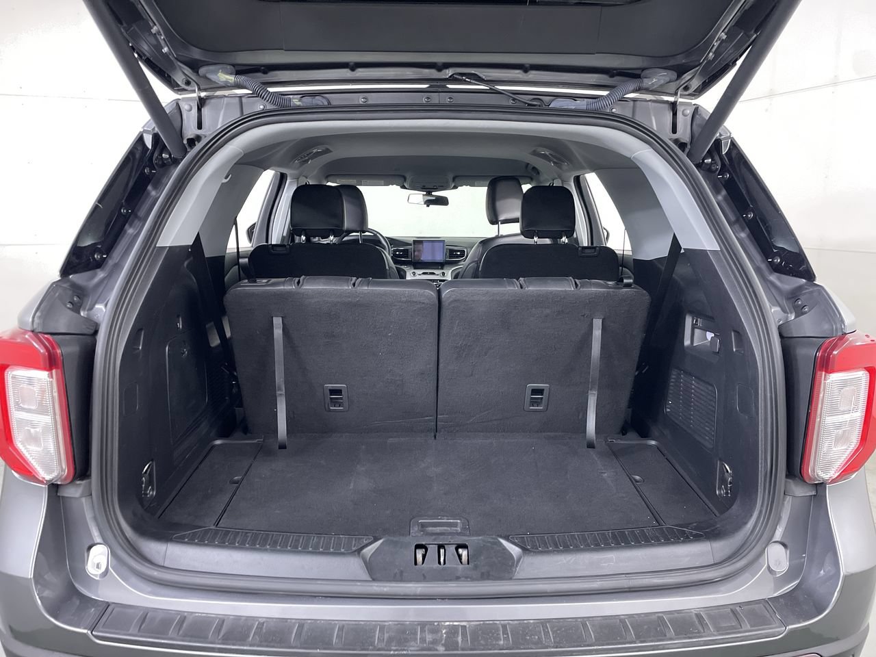 Used 2022 Ford Explorer XLT w/ Equipment Group 202A AWD/4WD image 23