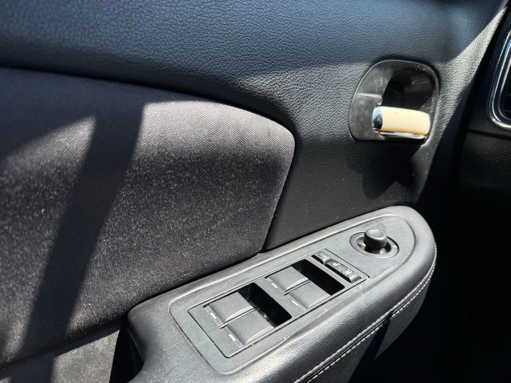 Used 2013 Chrysler 200 Touring w/ S Exterior Appearance Pkg FWD image 11