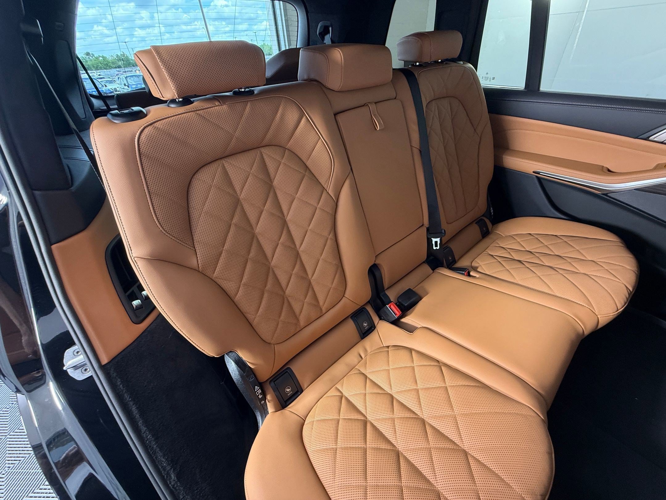 Used 2027 BMW X7 xDrive40i w/ Premium Package AWD/4WD image 33