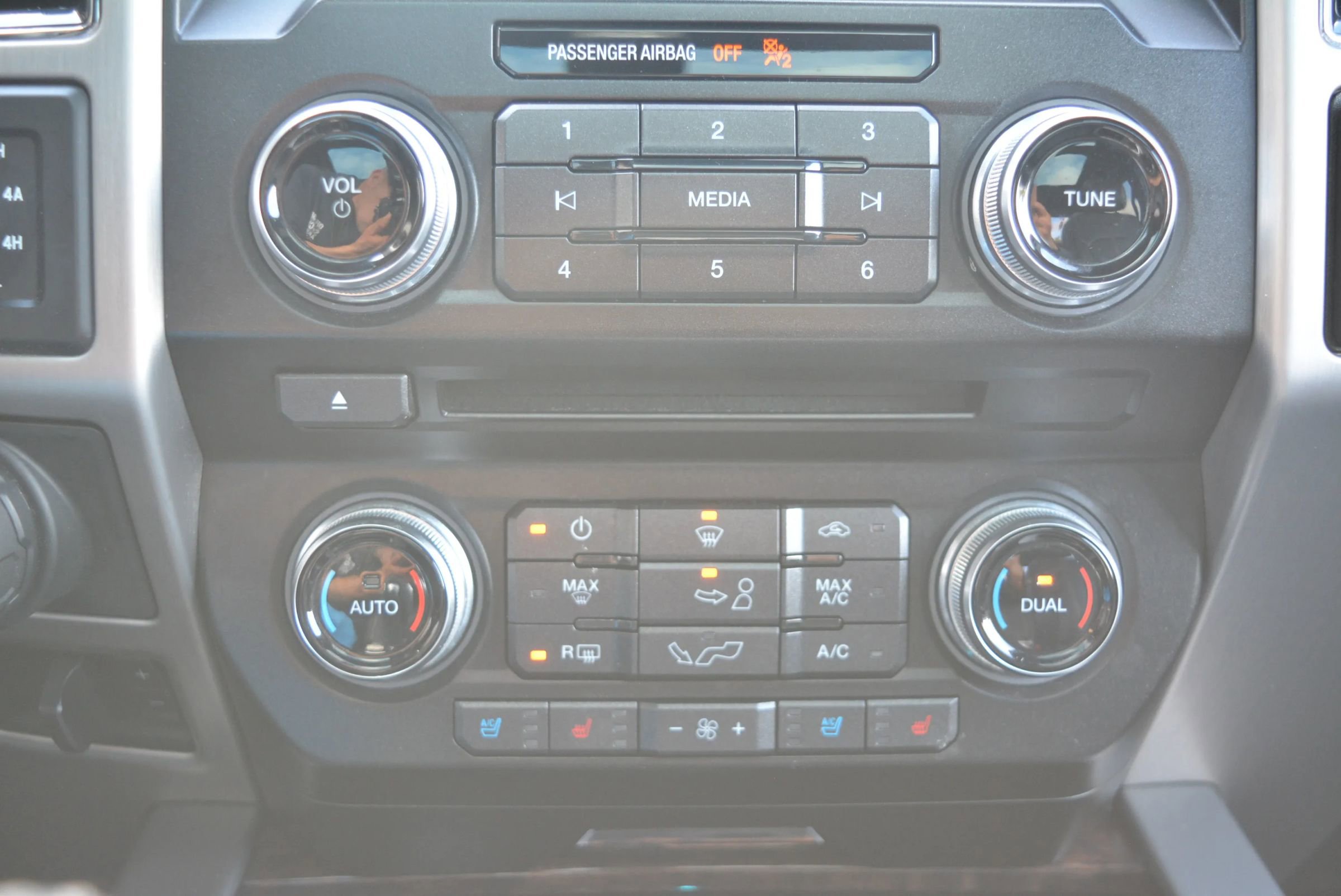 Used 2017 Ford F150 Platinum w/ Technology Package image 27