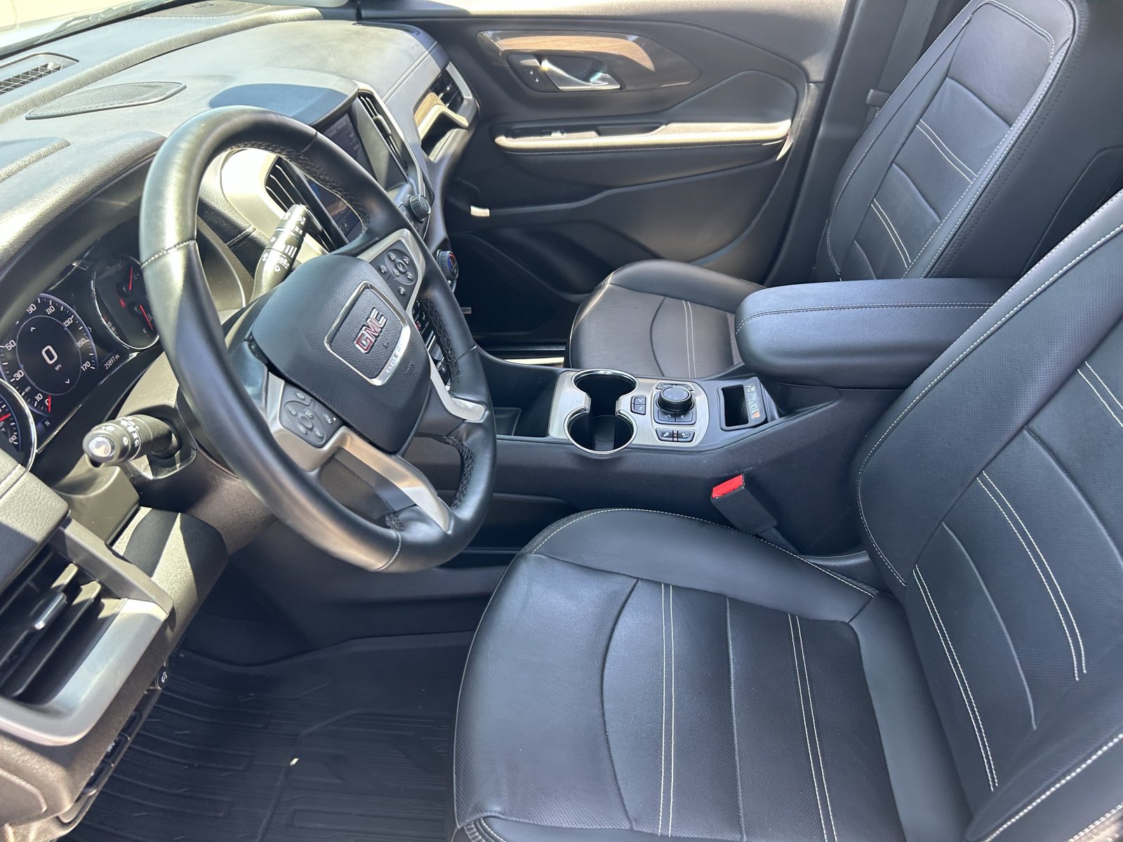 Certified 2024 GMC Terrain Denali w/ Denali Premium Package AWD/4WD image 28