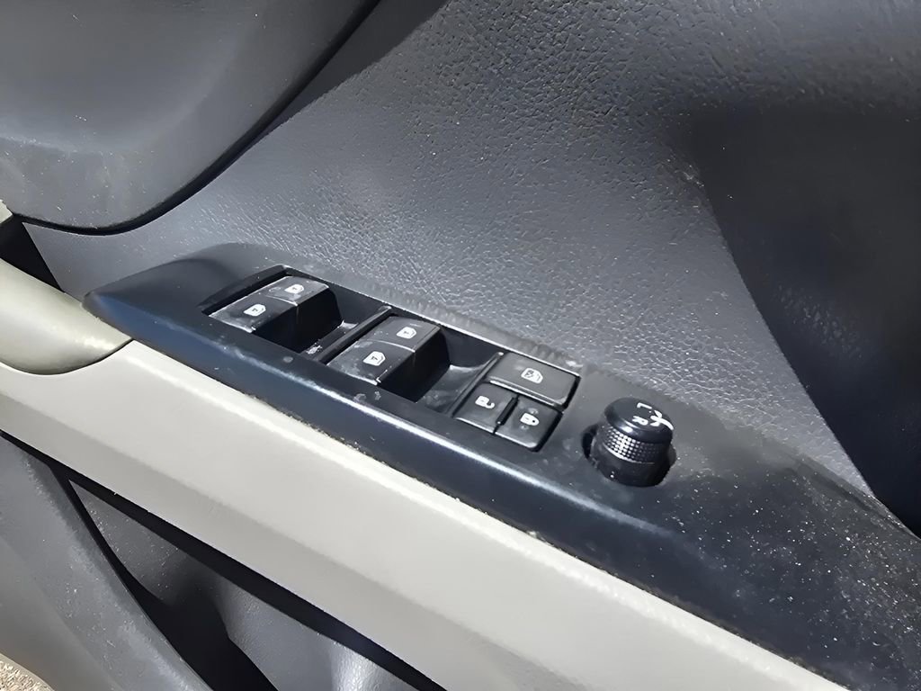 Used 2018 Toyota Camry LE FWD image 21